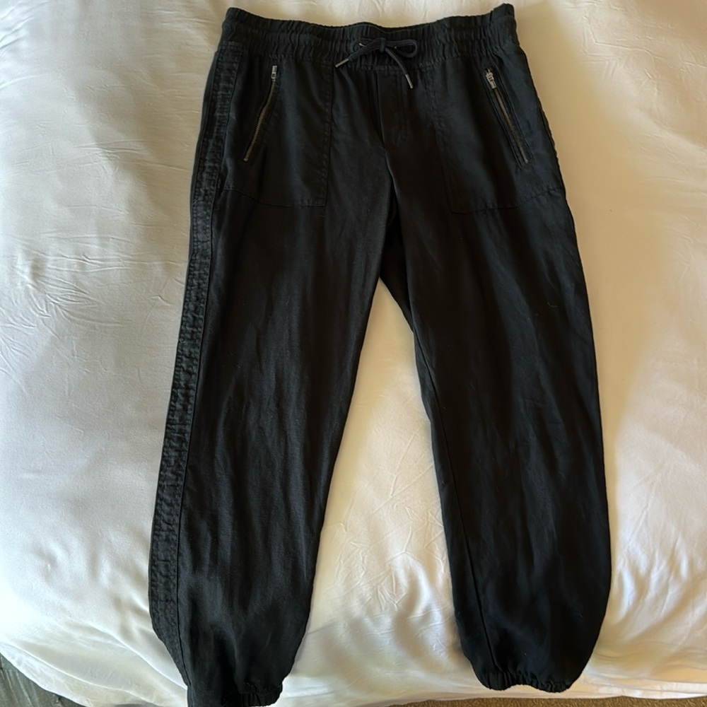 In perfect condition, Athleta 100% linen joggers in black.